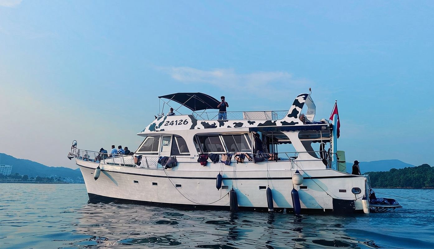 [เช่าเรือยอชต์ไซกุง ฮ่องกง] เช่าเหมาลำเรือยอชต์ 65 ฟุตที่ไซกุง (รองรับ 30 คน) ออกทะเลหลายคน [สปีดโบ๊ต + ของเล่นทางน้ำ + อาหารกลางวัน] ปาร์ตี้ทางน้ำ/ทริปสังสรรค์