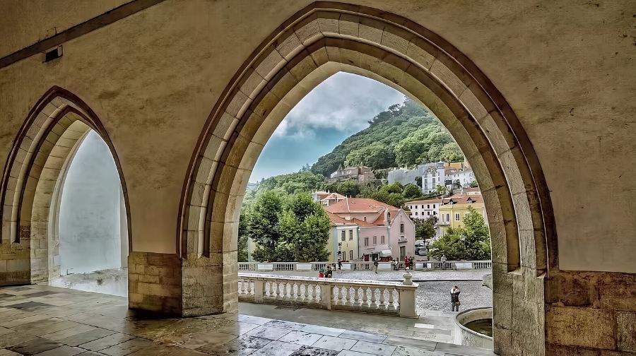 葡萄牙里斯本佩納宮+摩爾城堡+辛特拉王宮+羅卡角+地獄之口+卡斯小城包車一日遊【普通話包車一日遊】