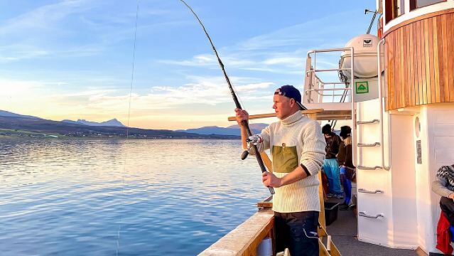 Halbtägiges Angel- und Fjordkreuzfahrt-Abenteuer ab Tromsø in Norwegen