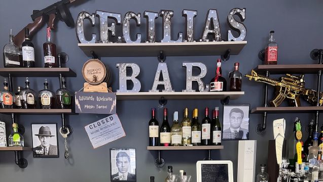 Pertunjukan Makan Malam Misteri Pembunuhan Tony di Riga