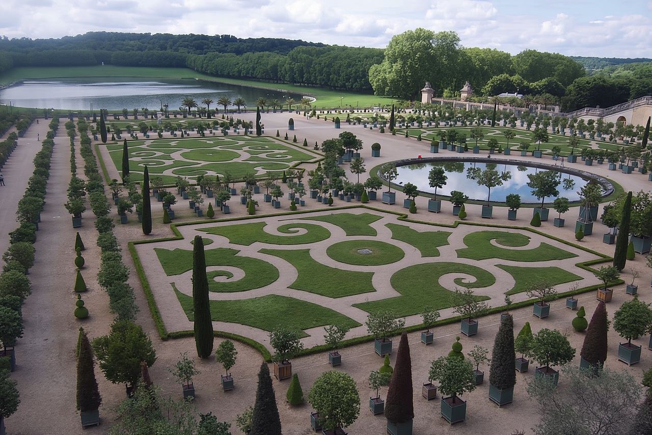 Versailles: Skip-the-Line Versailles Palace and Gardens Tour