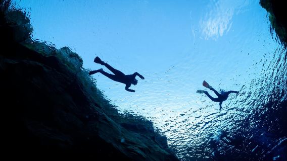 レイキャビク:シルフラ・シュノーケリング&溶岩トンネル・アドベンチャー・コンボ