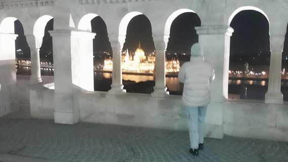 Budapest: Evening Castle Hill Tour with Fishermen's Bastion
