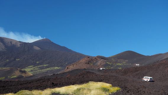 Ätna: Geführte Tour im Geländewagen zu den oberen Nordkratern mit Wanderung
