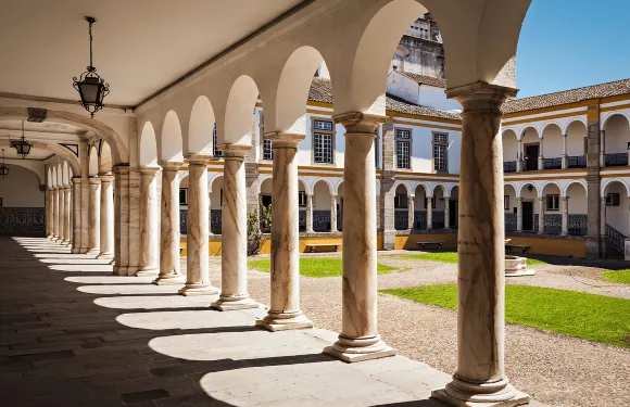 從里斯本出發：埃武拉 + 人骨教堂 + 蒙薩拉什 + 阿連特茹葡萄酒