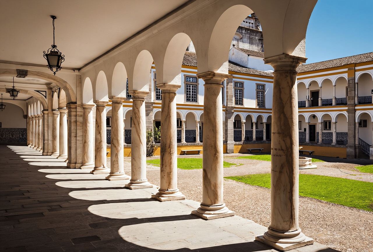 Aus Lissabon: Évora + Knochenkapelle + Monsaraz + Alentejo-Weine