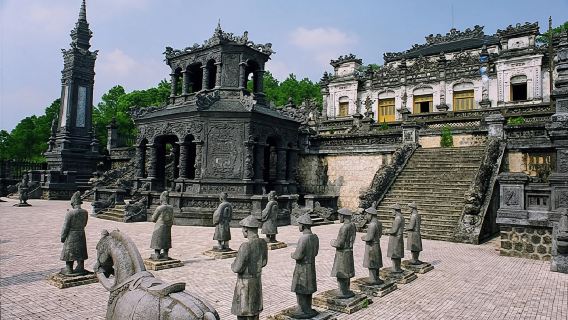 Hue: Private Dragon Boat, Pagoda, and Royal Tomb Tour