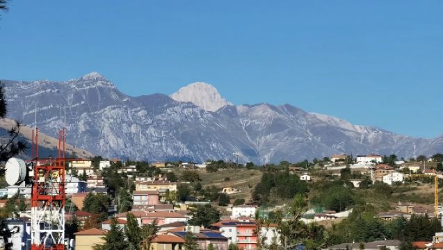 深度探索99噴泉+聖伯納迪諾教堂+西班牙城堡+公園+大薩索山