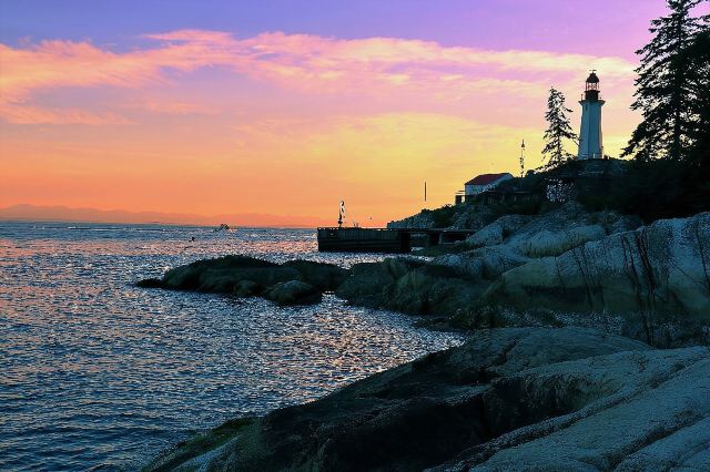 Lions Gate Bridge + Stanley Park + Lighthouse Park | West Vancouver Day Tour
