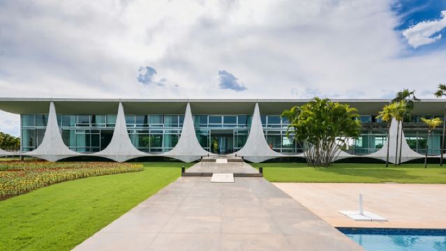 ブラジリア大聖堂+三権広場+アルボラーダ宮殿+エキュメニカル大聖堂+テレビ塔噴水