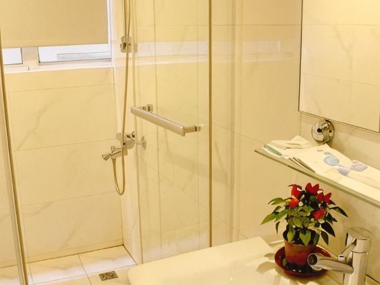 Crystal Hotel Room Type - Budget Twin Room without Window
