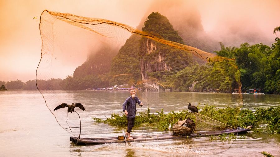 陽朔+灕江風景名勝區竹筏漂流+銀子岩+十里畫廊一日遊【私家團丨包車】