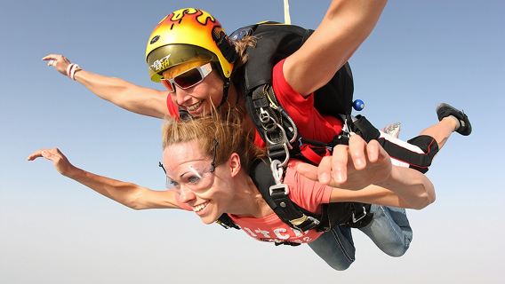 Skydive Dubai over the Palm with photographs