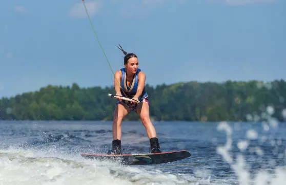 安徽合肥金湯水庫尾波衝浪體驗造浪艇衝浪拼船包船課程教學培訓