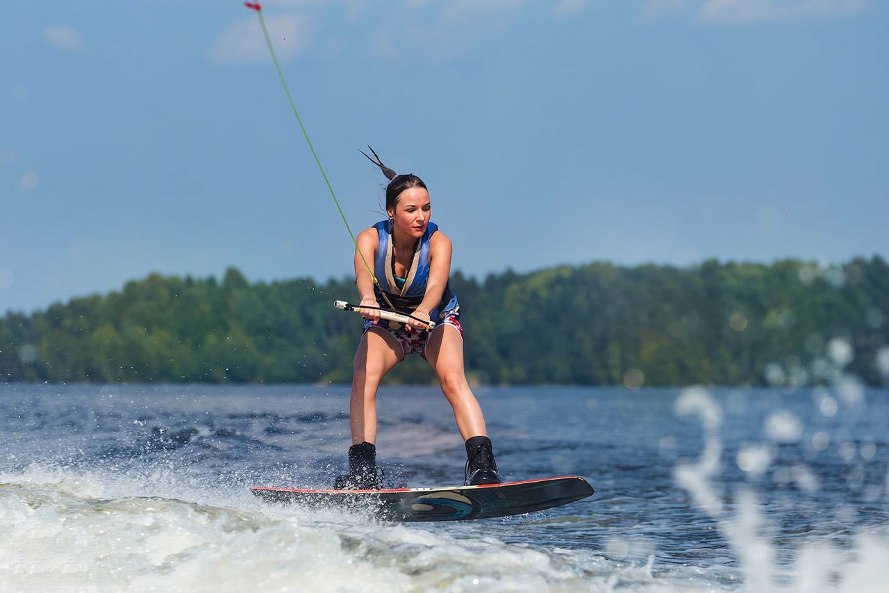 安徽合肥金湯水庫尾波衝浪體驗造浪艇衝浪拼船包船課程教學培訓