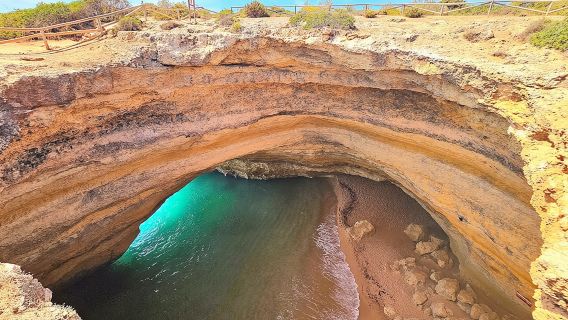 จากฟาโร: เยี่ยมชมถ้ำ Benagil, หาด Marinha, Algar Seco และอื่นๆ อีกมากมาย