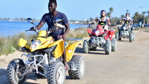 Chuyến đi tuyệt vời trong rừng và đầm phá xanh trên xe bốn bánh