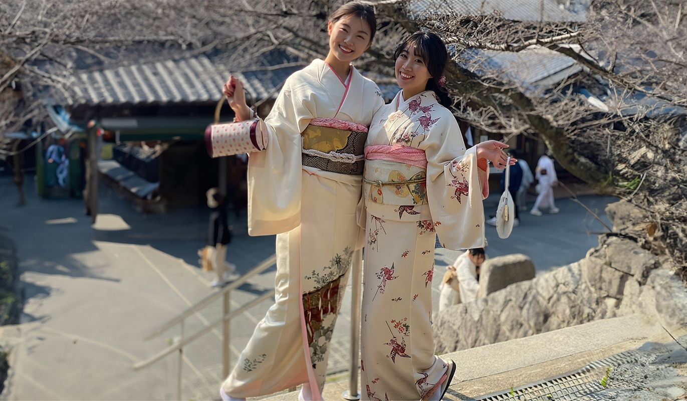 [Alquiler de Kimonos en Kioto, Tienda Mimosa Kodaiji] *Servicio de alquiler de Homongi | Hermosos atuendos para ocasiones especiales*