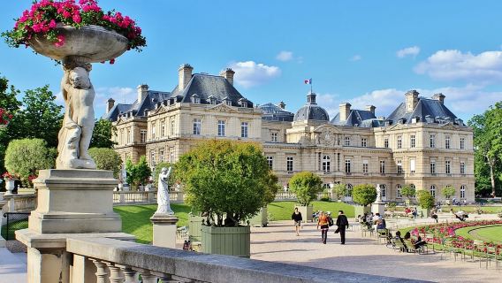 Paris Latin Quarter Walking Tour plus Seine River Cruise Option