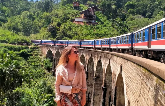 從希卡杜瓦出發，搭乘觀光火車前往埃拉一日遊
