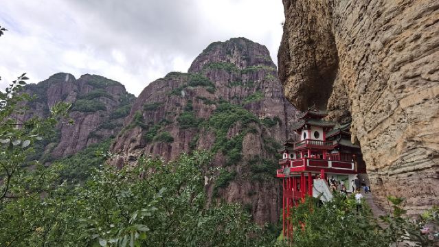 Xiamen Zhangzhou 1-day tour + Pinghe Lingtong Mountain Hanging Temple + Qingtian Peak + Zhangzhou Ancient City day tour