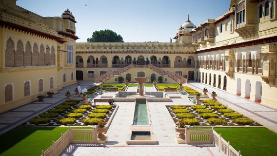 Discover Jaipur with a Private Car Tour
