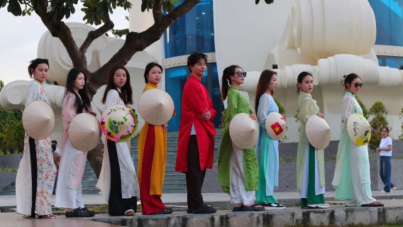 Nha Trang: Ao-Dali-Fotoshooting mit Cyclo-Fahrt