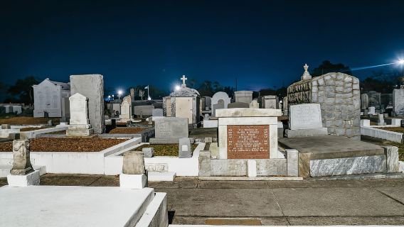 New Orleans: Cemetery Bus Tour At Dark with Exclusive Access