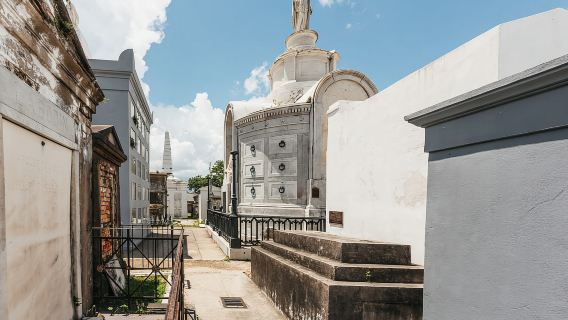 Persiaran Bandar New Orleans HOHO Bas Tour & Tambahan Boleh Tempah