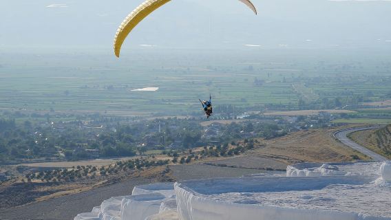 Pamukkale: Tandem Paragliding Experience