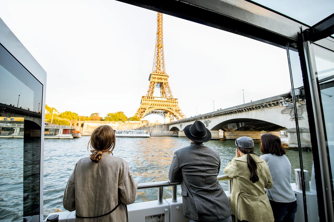 Paris: Eiffel Tower Tour & Seine River Cruise Tour