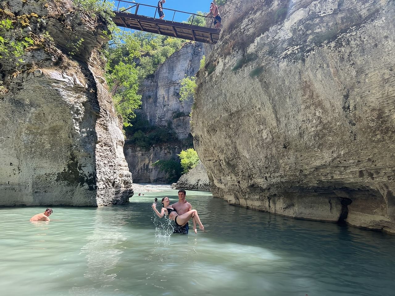 Cañón de Osumi y cascada de Bogova desde Berat - por 1001AA