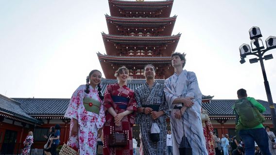 Tokyo: Asakusa Kimono Rental Experience
