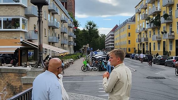 Small group walking tour with Coffee, Cake & Culture