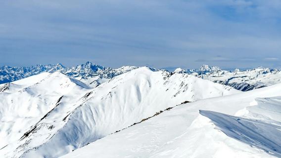 Chengdu attrazione delle Quattro Ragazze Montagne · campeggio con pernottamento[Scalata del Monte Enmiao + spettacolo visivo mozzafiato + mare di nuvole all'alba + esperienza immersiva di 3 giorni + andata e ritorno da Chengdu]