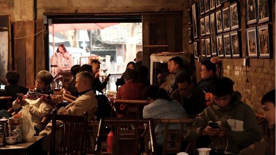 ประสบการณ์การลิ้มรสชาเฉิงตู: ชาหนึ่งถ้วยที่เปี่ยมด้วยชีวิตชีวา กลิ่นหอมของชาที่สั่งสมมานับพันปี