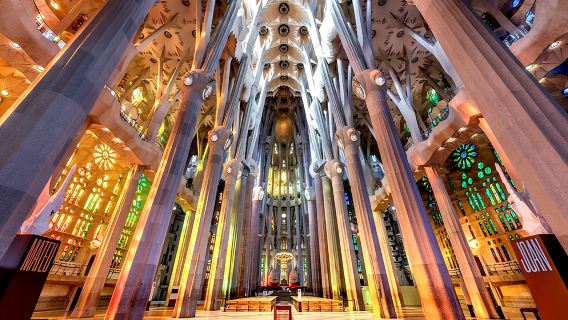 Sagrada Familia: Small Group Tour, hotel pick-up with Fast-Track