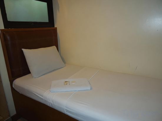 Park Bed and Breakfast Hotel Pasay - Tap to explore photos
