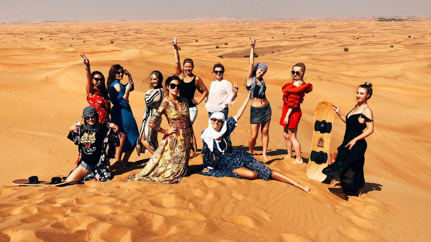 Abu Dhabi: Desert Safari with Central/ Home & Hotel Pickup, Dinner, Live Shows and Sand Boarding