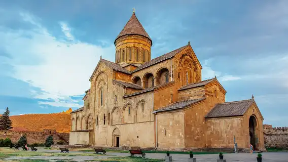 สำรวจอารามไม้กางเขนใน Mtskheta ประเทศจอร์เจีย ทัวร์วันเดียว/ทัวร์หลายวัน ไปยัง Jvari และ Gori