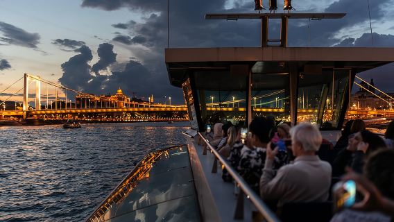 Ночной круиз по реке Дунай в Будапеште с напитками