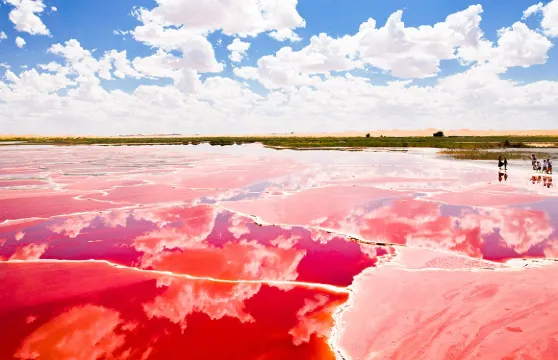 【五湖穿越專線】騰格里沙漠+烏蘭湖+騰格裡沙漠龍眼翡翠湖一日遊/贈航拍