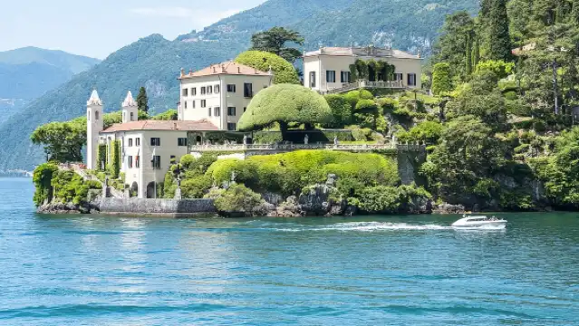 Italy and Switzerland 1-day tour to Lake Como + Lake Lugano/Bellagio (round-trip from Milan + cruise)