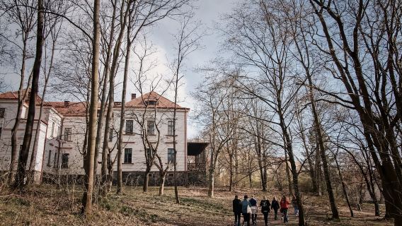 Praga: tour dell'ospedale psichiatrico e del cimitero abbandonato