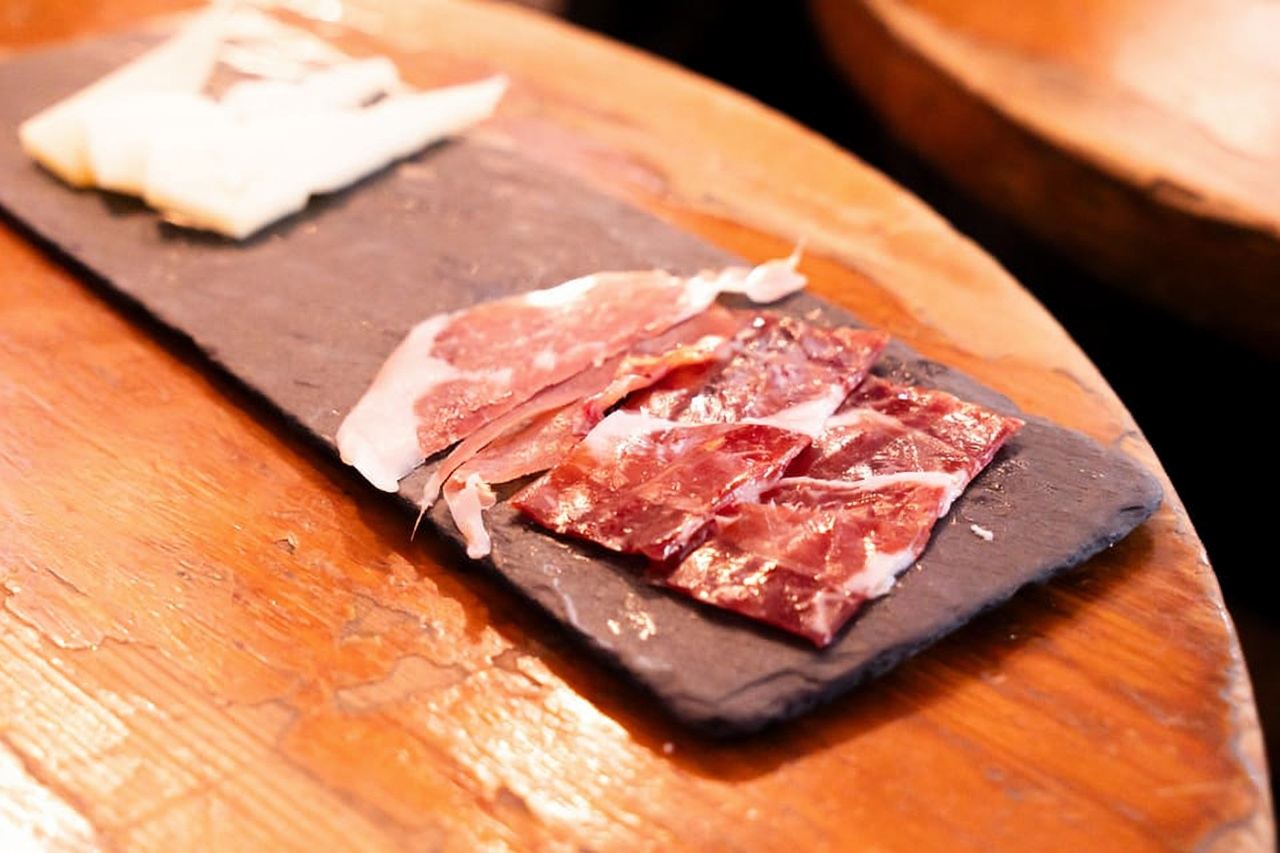 Malaga: Wine and Tapas Tour with Tastings and Drinks