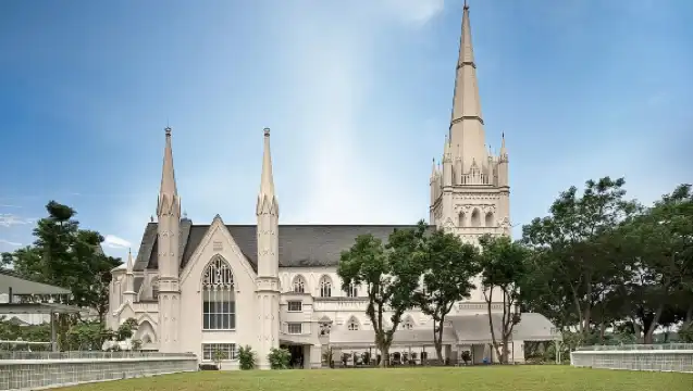 健行新加坡中心地帶，享用經典新加坡餐