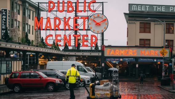 Seattle's Pike Place Fish Market + Space Needle + Chihuly Garden and Glass + Aquarium