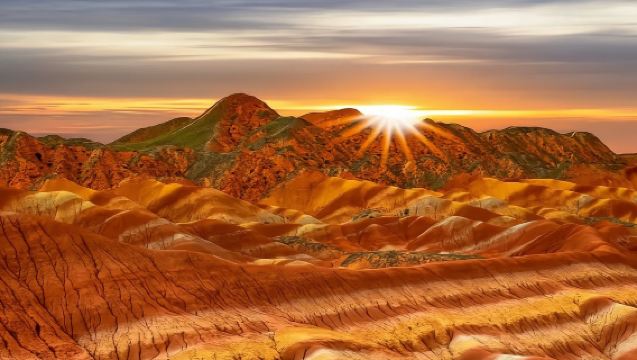 Частный дневной тур в Чжане: туристическая зона пещер Мати и живописный район разноцветного Данся в Чжане.