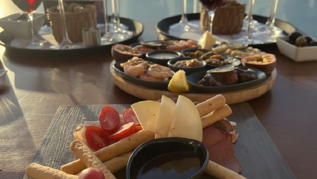 Santorini Five Senses Wine & Villages Tour for Cruise Guests