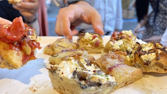 Rome: Trastevere Evening Food Stroll with Dinner and Wine